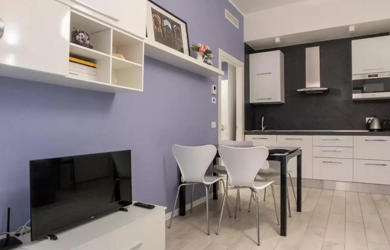 Modern Apartment In Milan